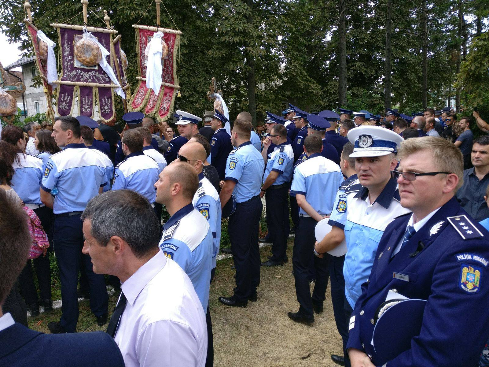 Sorin Vezeteu, politistul injunghiat mortal, a fost inmormantat. Mesajul primarului pentru ministrul Carmen Dan