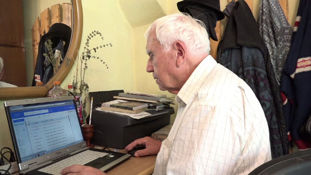 La 81 de ani, un bunic a absolvit o scoala postliceala de analist programator: "Nu puteam sa-mi las mintea sa rugineasca"