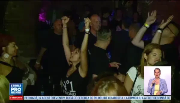 Fanii Depeche Mode au organizat o petrecere inaintea concertului de pe Cluj Arena. Duminica, sunt asteptati 40.000 de oameni