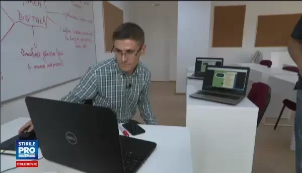 In plina vacanta, Ministerul Educatiei lucreaza la Legea Manualului. Ce variante au profesorii si elevii din toamna