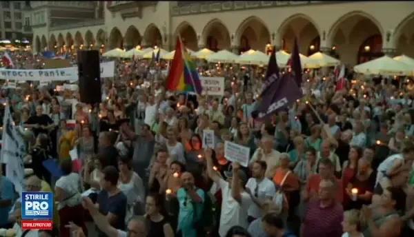 Mii de oameni au manifestat in Polonia fata de noua reforma a Justitiei. Ce a declarat presedintele Consiliului European