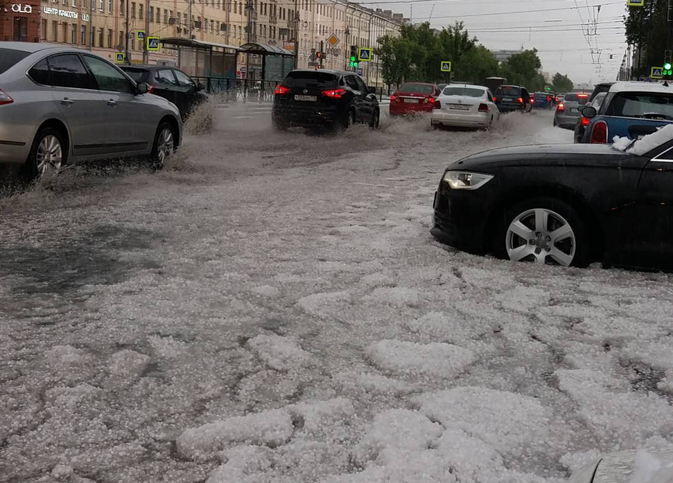 Orasul acoperit de un strat de gheata si zapada, in mijlocul lunii iulie. Pozele neobisnuite s-au viralizat. FOTO SI VIDEO
