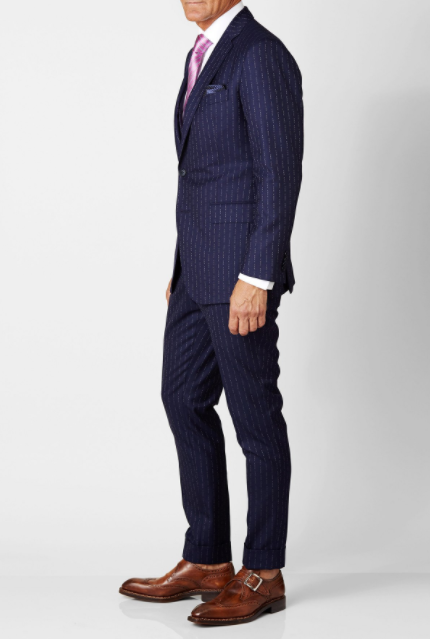 Costumul cu mesaj obscen purtat de McGregor a ajuns la vanzare. Cat costa