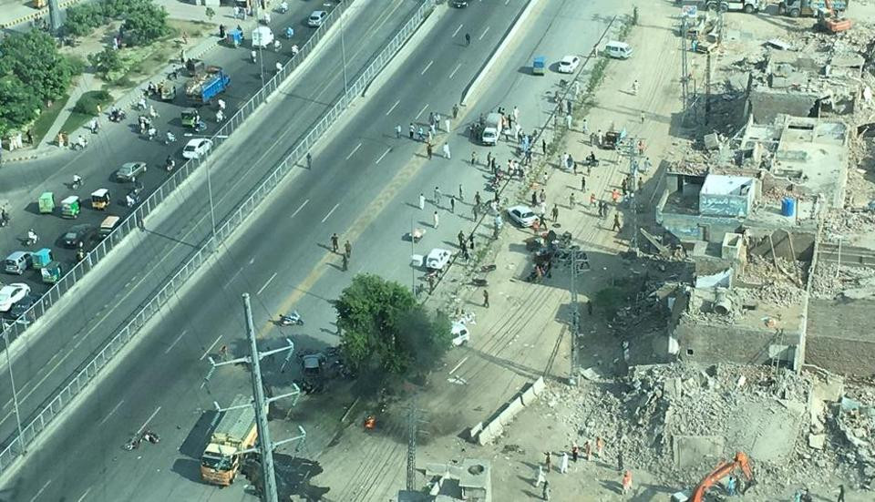 Atentat sinucigas in orasul Lahore din Pakistan. Cel putin 25 oameni, majoritatea politisti, au murit. VIDEO