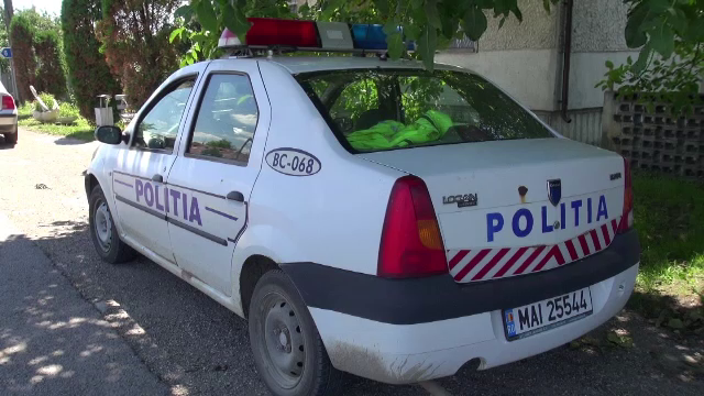 Doi escroci, pacaliti la telefon de femeia de 80 de ani pe care voiau sa o insele prin metoda "accidentul"