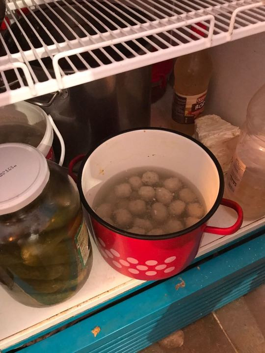 Terasa din Eforie Sud, inchisa dupa ce inspectorii au gasit alimente fara termen de valabilitate. Cat a fost amenda