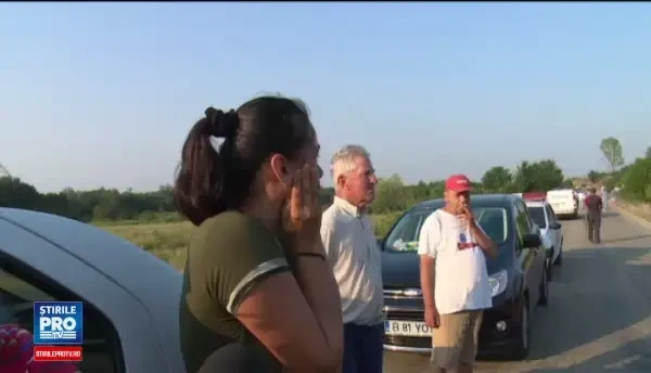 O fata de 18 ani si doi baieti care se intorceau de la o nunta au murit intr-un accident. Mirii au venit la locul tragediei