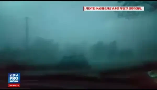 Un mort si 14 raniti in urma unei furtuni puternice in Bihor. Martor: Oamenii urlau, ii cautam cu lanternele pe sub copaci