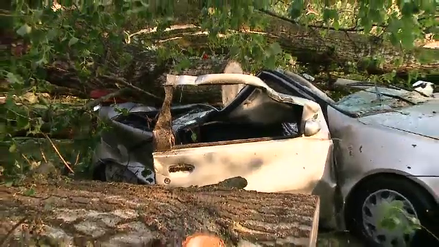 Turistii din campingul din Bihor spulberat de furtuna ar fi fost avertizati de autoritati ca sunt in pericol