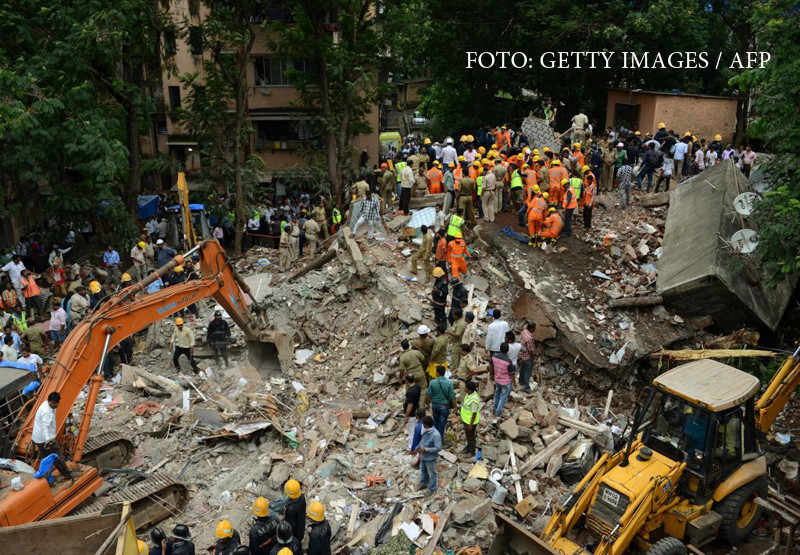 O cladire cu 4 etaje s-a prabusit peste locatari in Mumbai. Pompierii cauta in continuare peste 20 de oameni