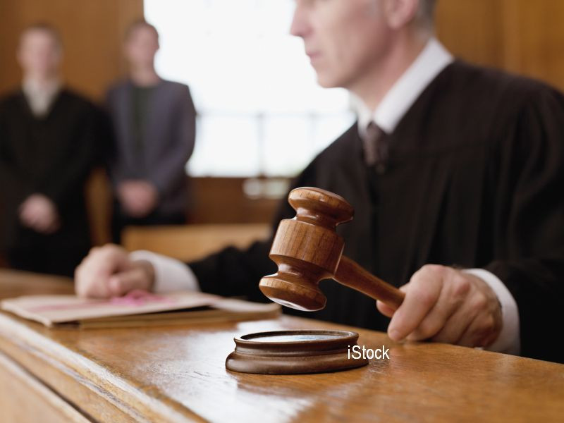 Un judecator i-ar fi sugerat unui barbat sa isi vanda sotia, ca sa isi instaleze o toaleta. "Cat de saraci sunteti?"