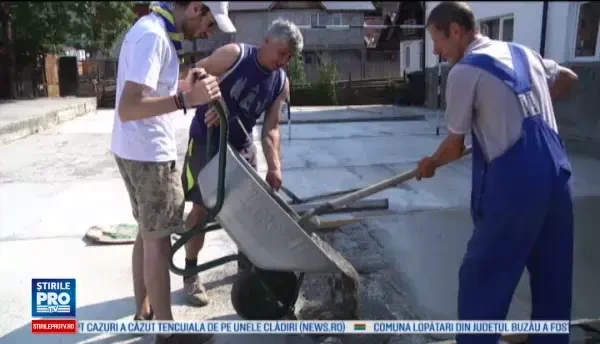 Scene ireale in satul unde au fost filmate secvente din Borat. Ce fac localnicii in timp ce 7 belgieni renoveaza scoala