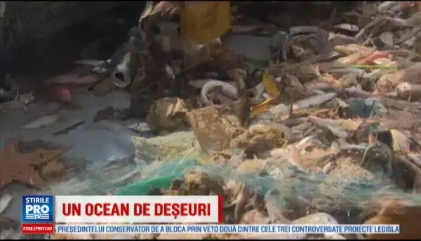 Spaniolii fac haine ecologice din deseuri reciclate din mare. Castigam bani din pescuit si strans gunoaie din apa