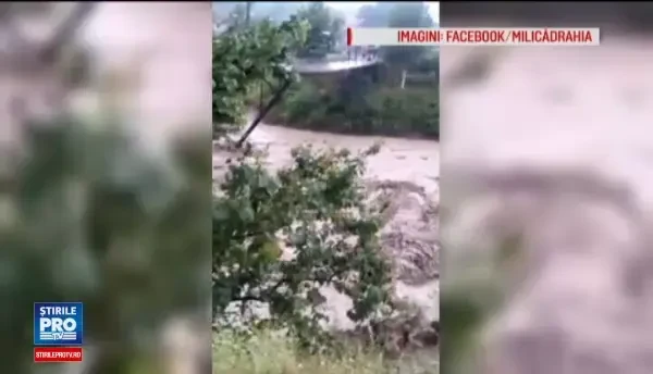 Ploile si vantul puternic au facut ravagii in multe zone din tara. Regiunea unde intr-o ora a plouat cat intr-o saptamana