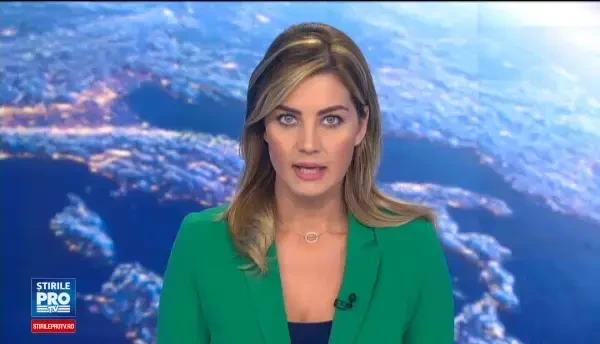 Locomotiva unui tren care circula pe ruta Craiova-Bucuresti a luat foc. Pompierii au intervenit de urgenta