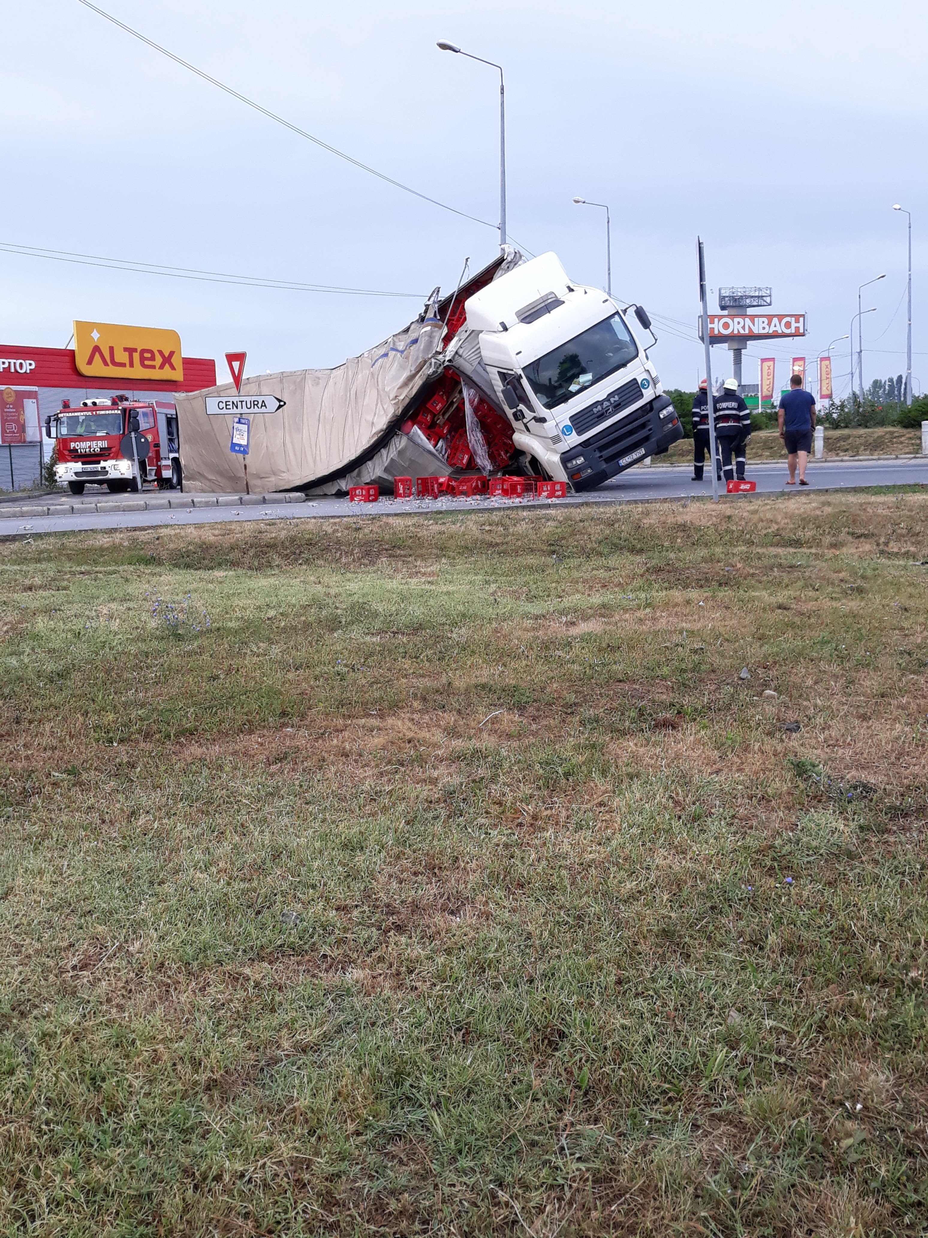 TIR rasturnat Timisoara