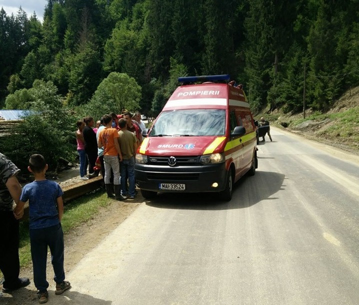 A intrat cu ATV-ul in parapetele unui pod si a cazut in Somes. Tanarul din Bistrita-Nasaud se zbate intre viata si moarte