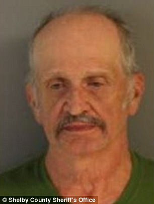 Barbat de 67 de ani, condamnat dupa ce a recunoscut ca in urma cu 16 ani a violat o femeie. Ce uitase la locul agresiunii