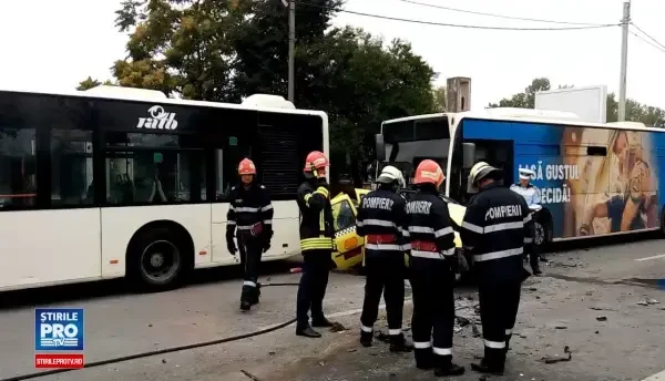 Accident grav in Capitala, soldat cu un mort si trei raniti. Un taximetru s-a izbit violent de o alta masina.