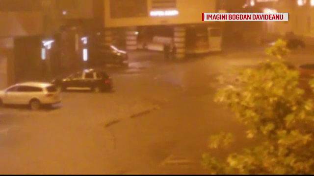 Tulcea a fost inghitita de apa noaptea trecuta.O ploaie torentiala de cateva minute a inundat orasul si a blocat traficul