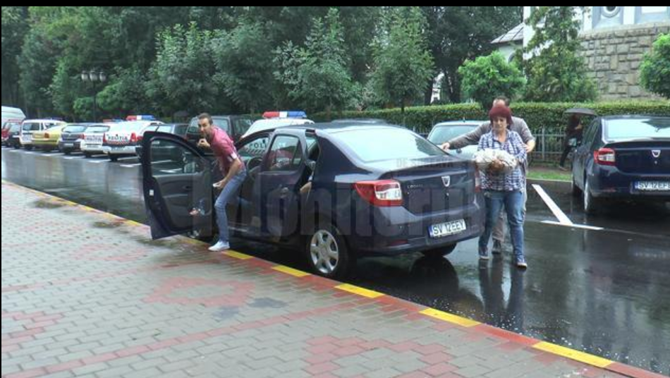 Politista locala din Suceava acuzata ca i-a furat mobilul unui om de afaceri. A fost descoperita cu o aplicatie GPS