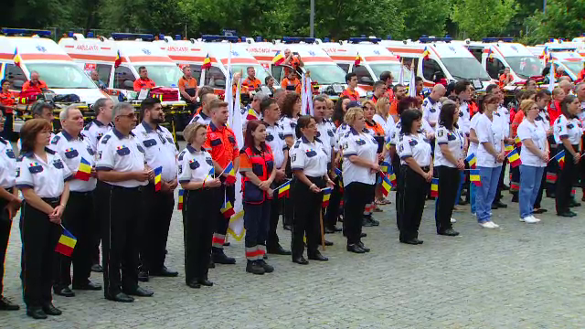 Ambulanta din Romania a implinit 111 ani. Parada a salvatorilor in centrul Capitalei