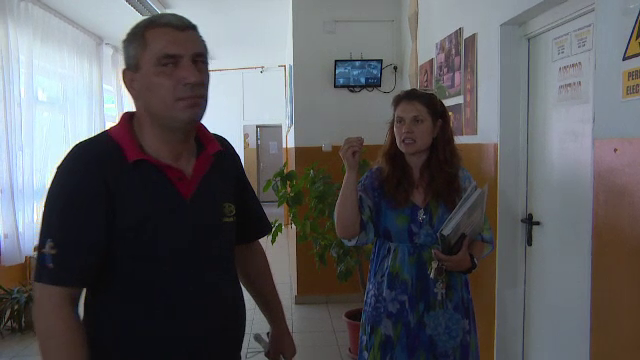 Un concurs de angajare a starnit scandal intre directorii unei scoli din Gorj. Singura candidata, o tanara de 23 de ani