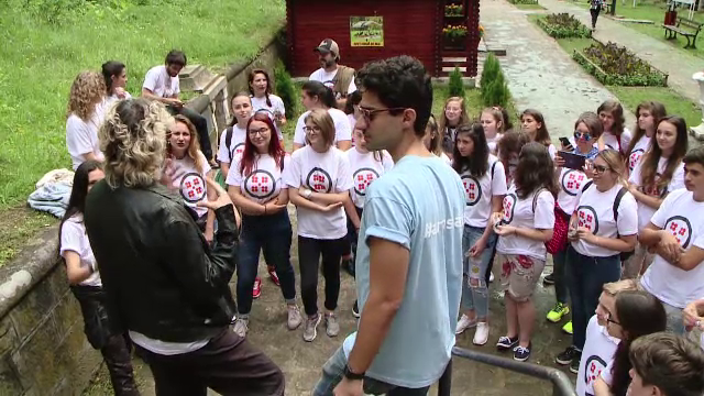 De ce s-a intors in tara, din SUA, Alexandra Nechita, supranumita "micuta Picasso". "Mi s-a parut genial"