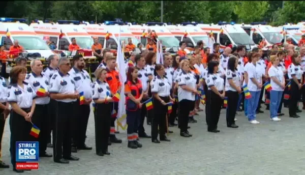 Ambulanta din Romania a implinit 111 ani. Parada a salvatorilor in centrul Capitalei