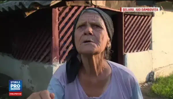 O batrana de 81 de ani acuza un tanar ca a intrat peste ea in casa. Vecinele sustin insa ca ii plac vizitele barbatului