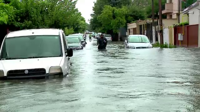 Cod portocaliu de inundații în două județe