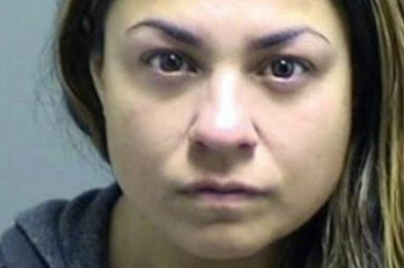 Risca o condamnare de 230 de ani de inchisoare, dupa ce a fost prinsa intretinand relatii intime cu elevul ei