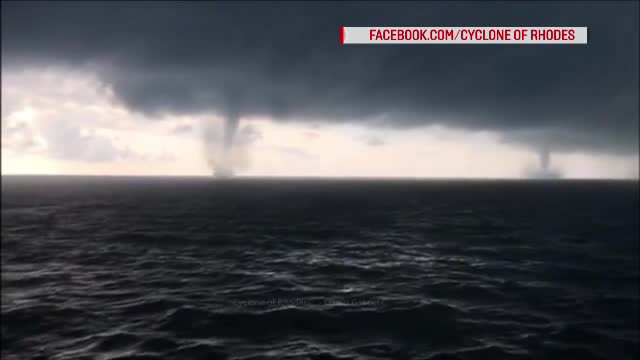 Tornade formate in largul Marii Negre. Imaginile surprinse de un roman angajat la o sonda de extractie