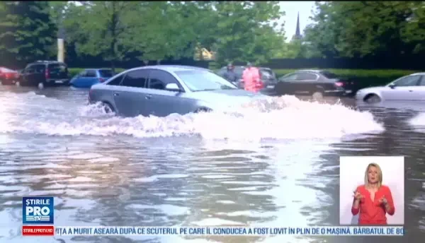 Tulcea si Constanta au fost maturate de ploi torentiale, care au lasat in urma prapad. Soferii, blocati in propriile masini