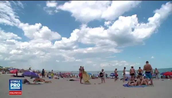 Vreme perfecta pe litoral, dupa ploile torentiale de vineri. Preturi de 800 de lei pe noapte la cazare de 4 stele