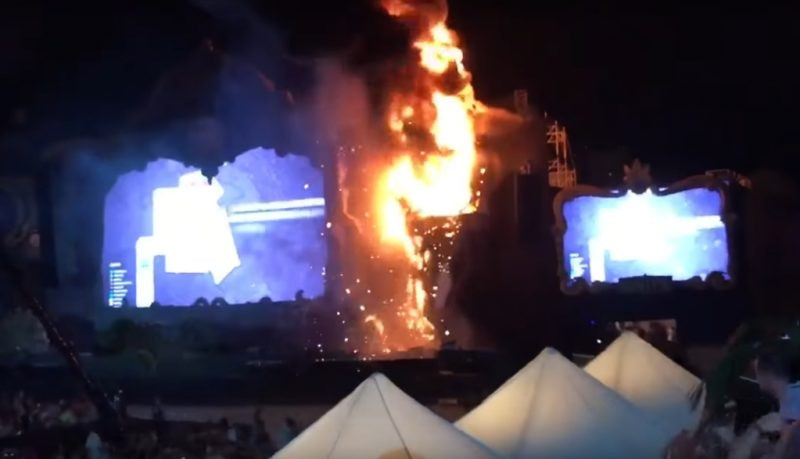 Incendiu puternic la un festival de muzica din Barcelona. 22.000 de persoane, evacuate dupa ce scena a luat foc. VIDEO