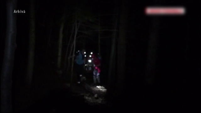 Turistul disparut cu bicicleta pe un traseu din Bucegi, gasit in stare grava intr-o rapa. Tanarul a cazut de la 40 de metri