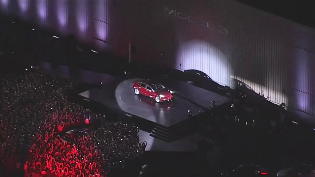 Compania Tesla si-a lansat cel mai ieftin model de pana in prezent, care va fi produs in serie. Cat va costa acesta