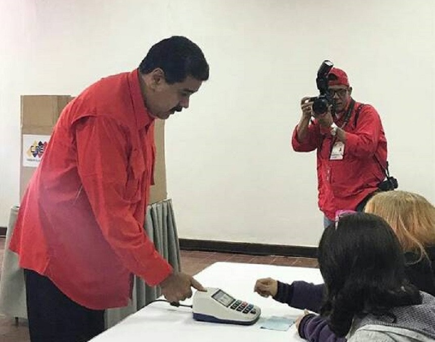 Sectiile de vot s-au deschis in Venezuela. Un candidat a fost asasinat in noaptea de sambata spre duminica