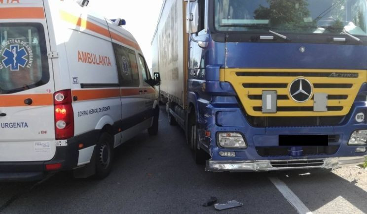 Accident grav petrecut pe DN7. Un pieton, care a incercat sa treaca printr-un loc nepermis, a fost izbit de un TIR