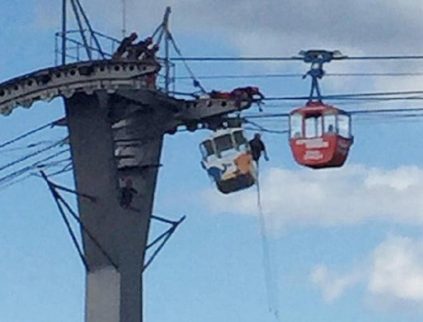 Aproximativ 100 de persoane, printre care si copii, au ramas blocate intr-o telecabina din Koln