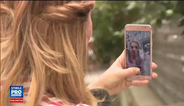 Romanii, pe primul loc in UE la facut fotografii in vacanta. Tanara: Fac o mie de poze in acelasi cadru, dupa care aleg una