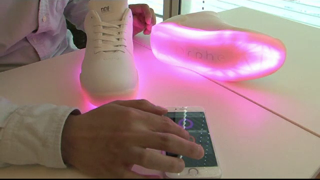 Un cercetator din Japonia a inventat o pereche de pantofi "digitali". Ce stiu sa faca si la ce pret ajung