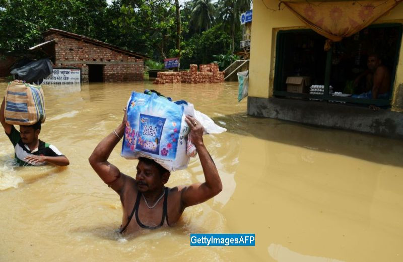 Inundatii puternice in vestul Indiei: 213 persoane si-au pierdut viata