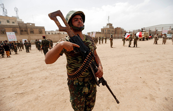 A fost executat cu o mitraliera Kalasnikov in public. Lumea a scos telefoanele sa filmeze scenele. FOTO