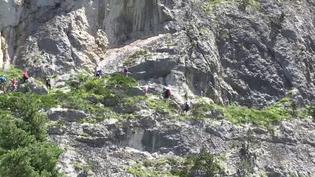 Un nou tip de aventura montana face senzatie si in Romania. Ce este "via ferrata"