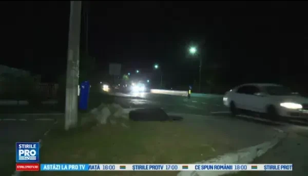 Doi politisti din Dambovita, atacati de un recidivist. Agresorul a avariat si masina de interventie