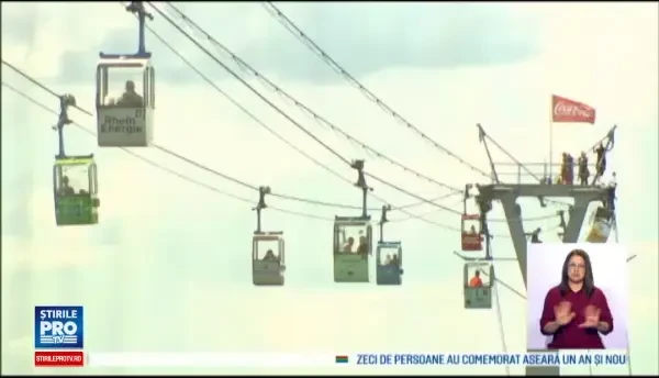 100 de persoane, printre care si copii, au ramas blocati intr-un teleferic din Koln, dupa ce o telecabina a lovit un stalp