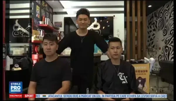 Un frizer din Taiwan este supranumit sculptorul din par. Cat dureaza sa-ti creeze chipul unei vedete pe scalp