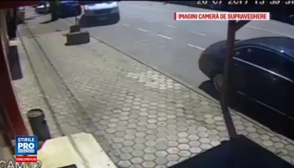 Si-a inchis masina, dar un hot a reusit sa-i fure 7.000 de lei, in Arad. Ce a observat apoi pe camerele de supraveghere